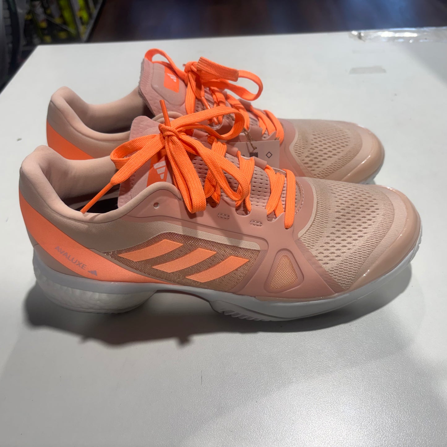 Adidas Avaluxe women's tennis shoes size 9.5 (condition 10/10)