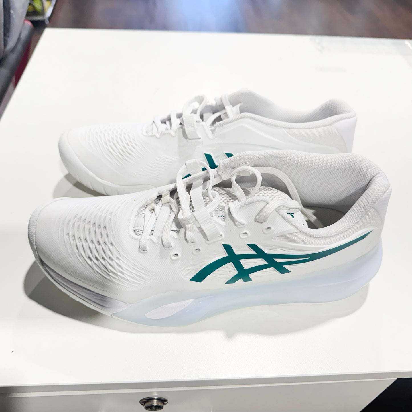 Asics Gel Resolution X Men tennis shoes 481-102 size 9 (condition 9.5/10)
