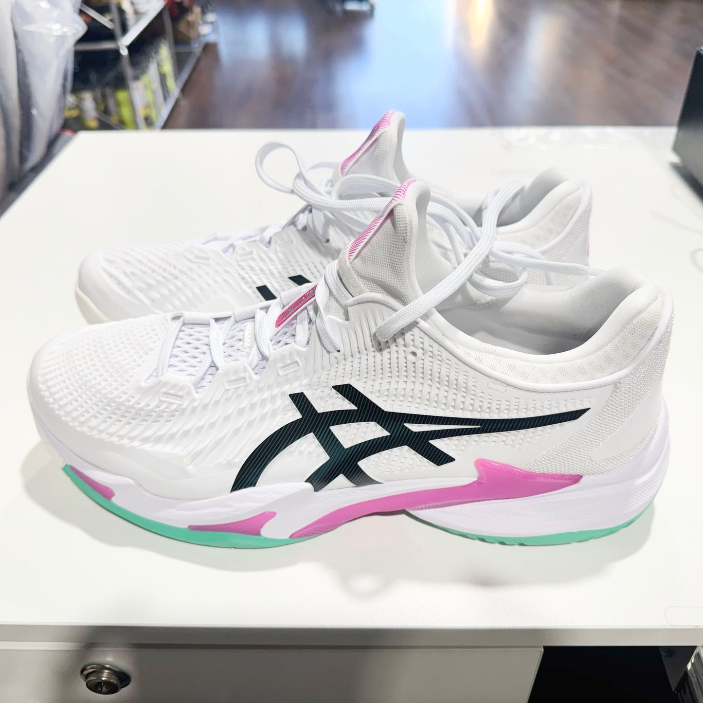 Asics Court FF 3 men's tennis shoes 370-106 size 11 (condition 9.5/10)
