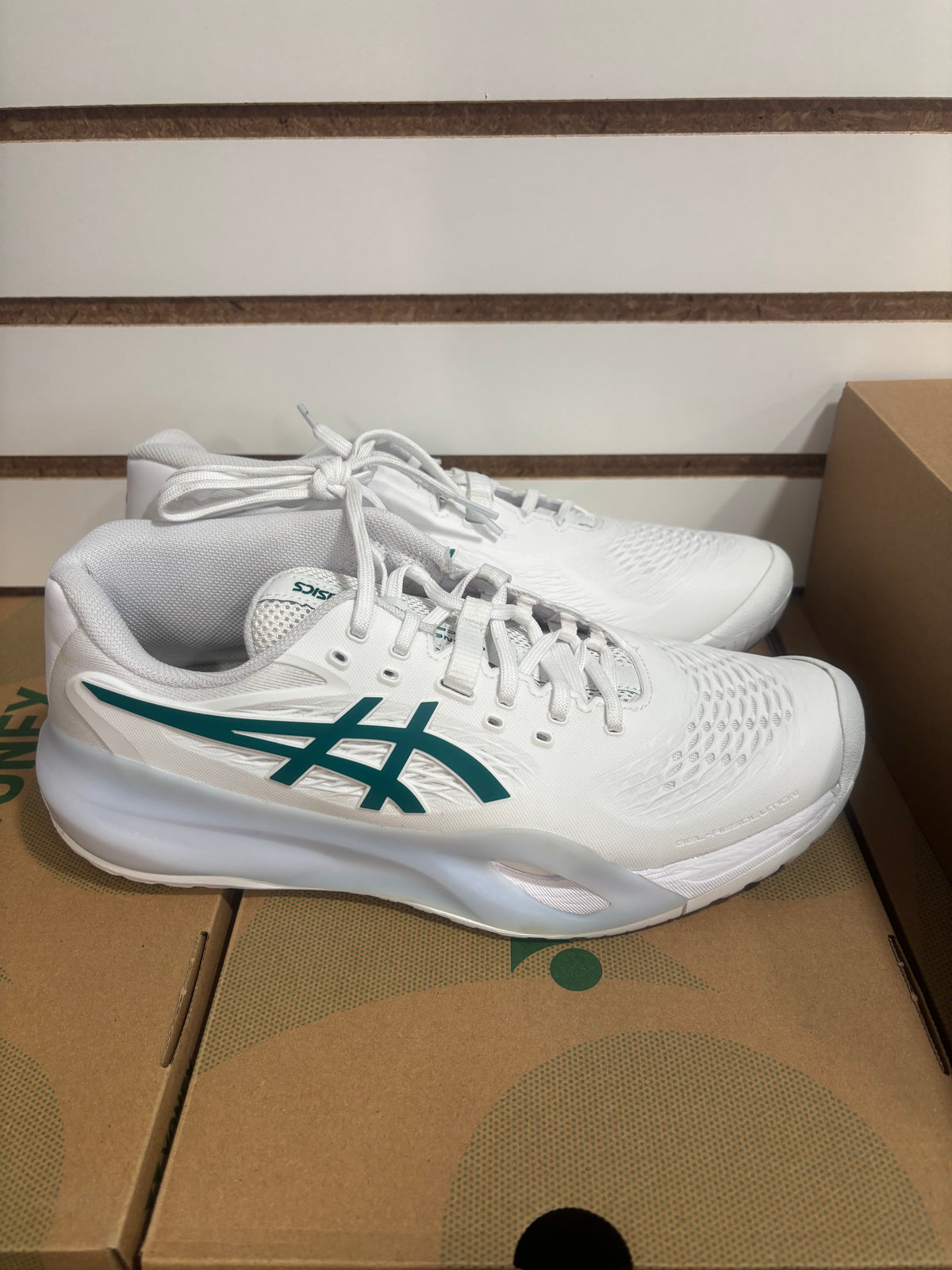Asics Gel Resolution X Men tennis shoes 481-102 Wide size 9(condition 9.5/10)
