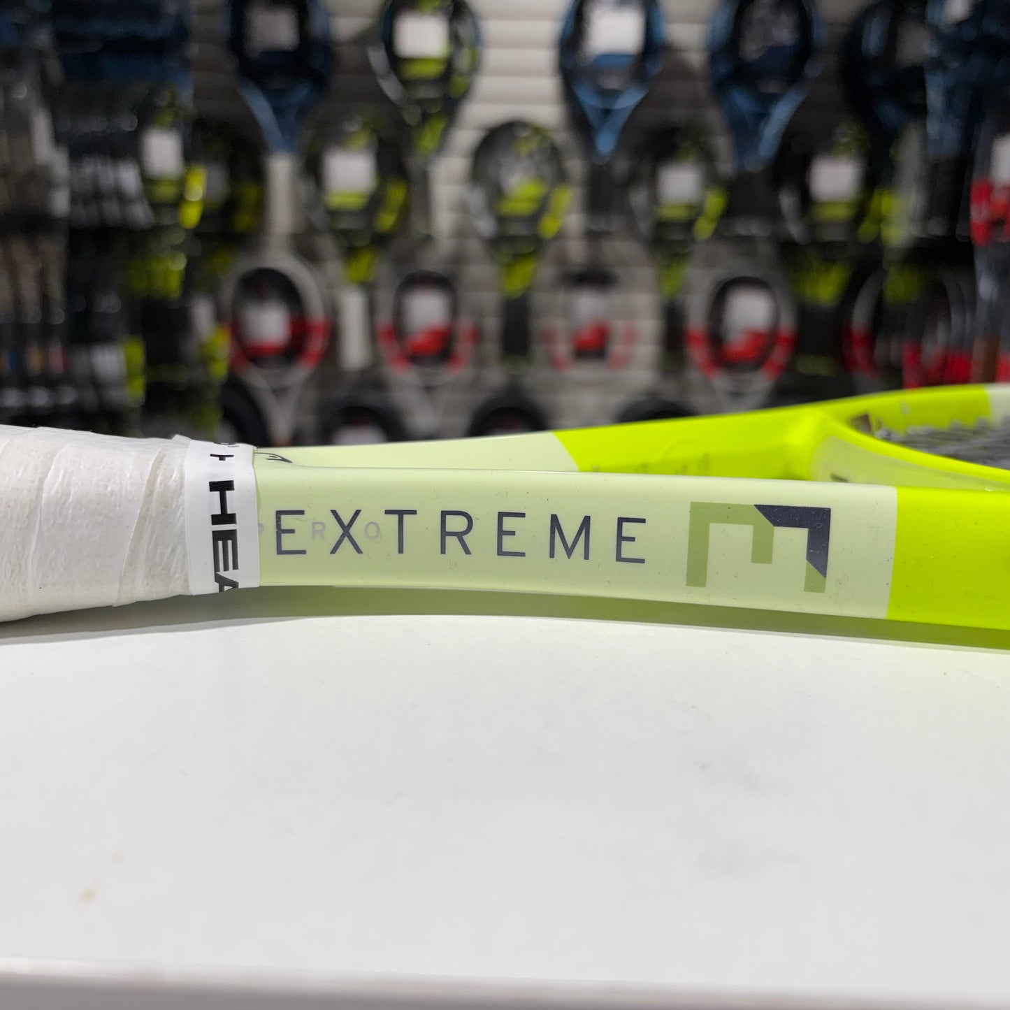 Head Auxetic 2 Extreme Pro gripsize 4 3/8 (Condition 9/10) 0204-5