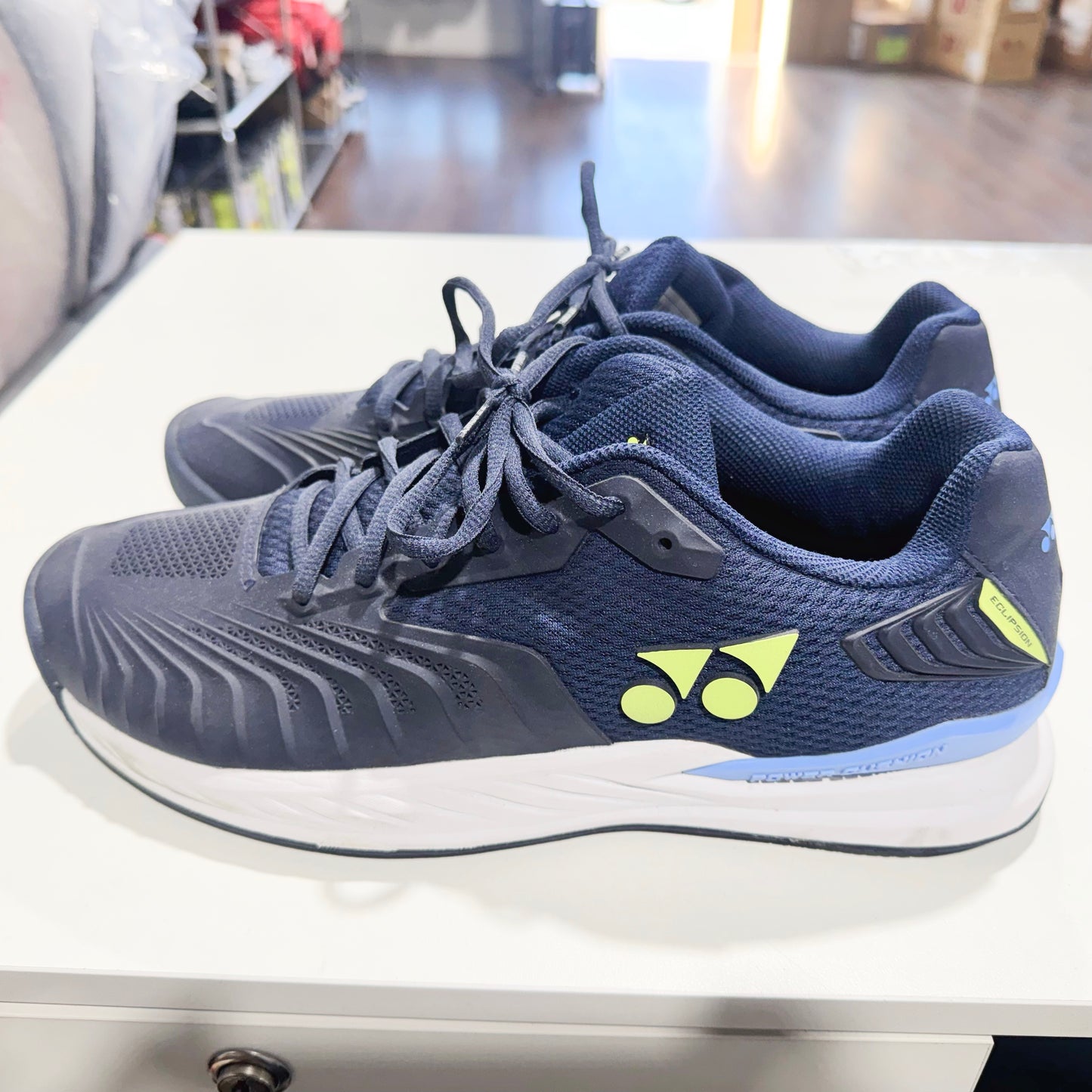 Yonex Power Cushion Men's shoes size 11.5 (condition 8/10)