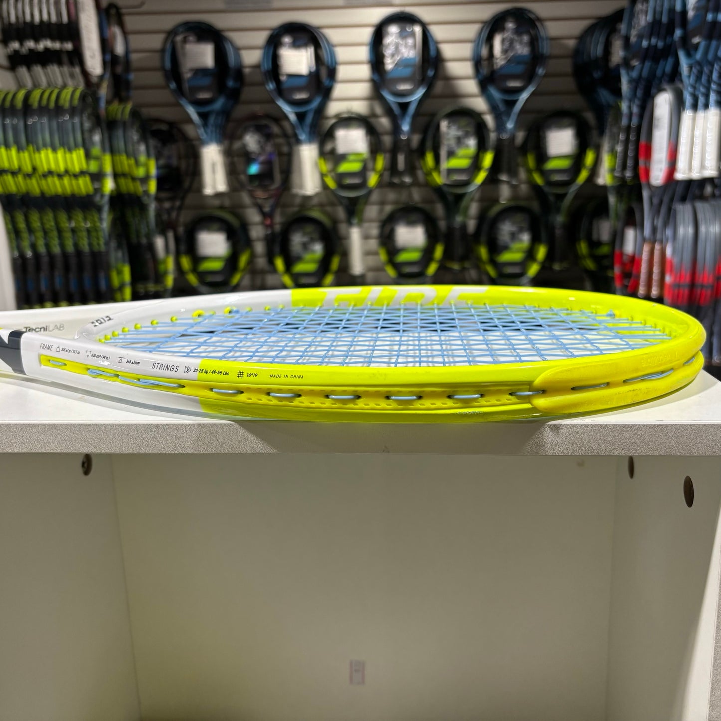 Tecnifibre Fire 305S gripsize 4 3/8 (Condition 9/10) 0826-6