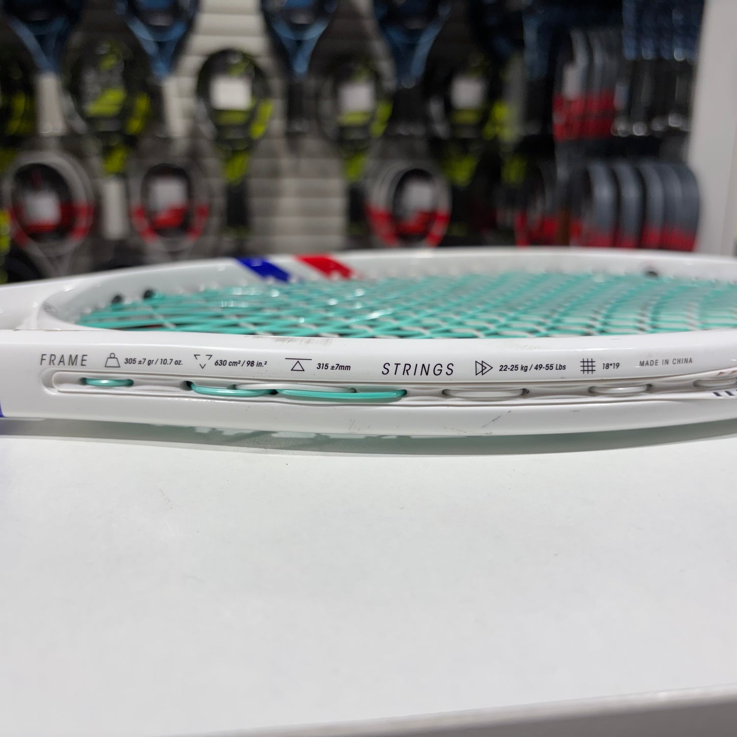 Tecnifibre T-Fight 305S grip 4 3/8 (Condition 9/10) 0209-4 - VuTennis.com