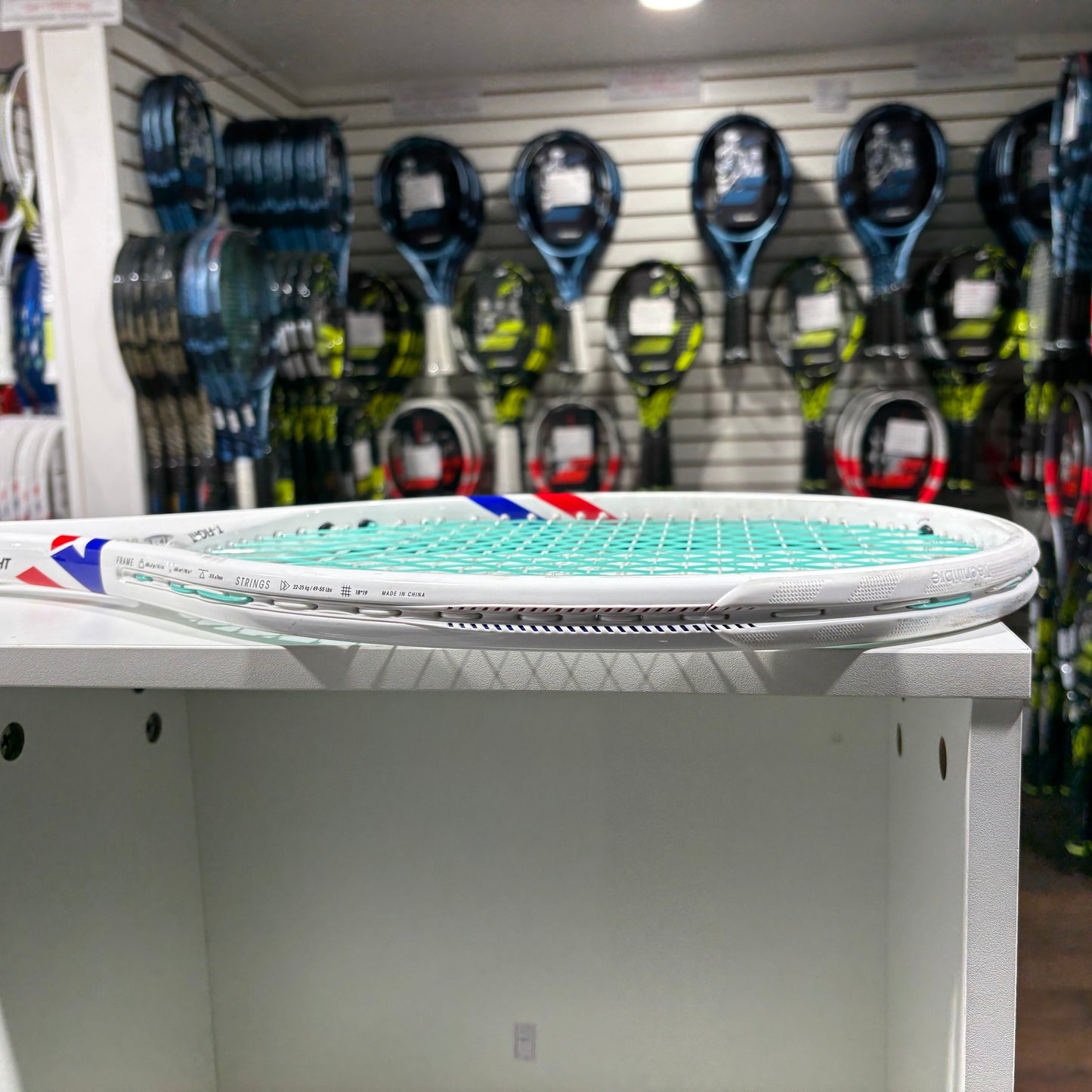 Tecnifibre T-Fight 305S grip 4 3/8 (Condition 9/10) 0209-4 - VuTennis.com