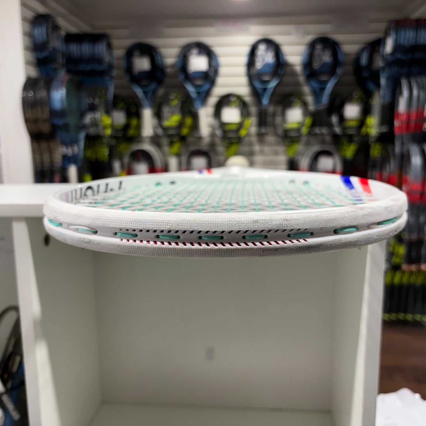 Tecnifibre T-Fight 305S grip 4 3/8 (Condition 9/10) 0209-4 - VuTennis.com