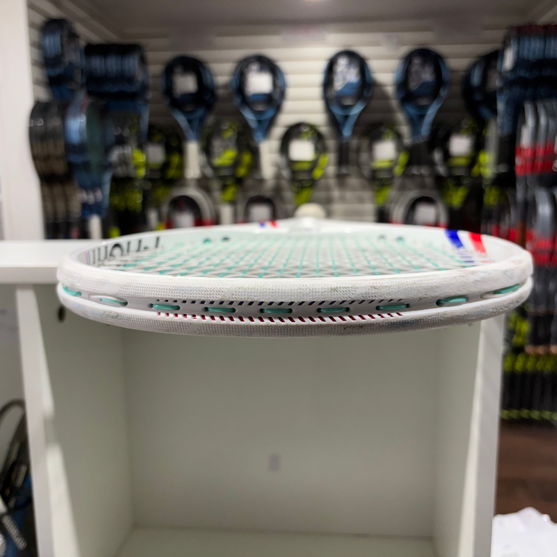 Tecnifibre T-Fight 305S grip 4 3/8 (Condition 9/10) 0209-4 - VuTennis.com