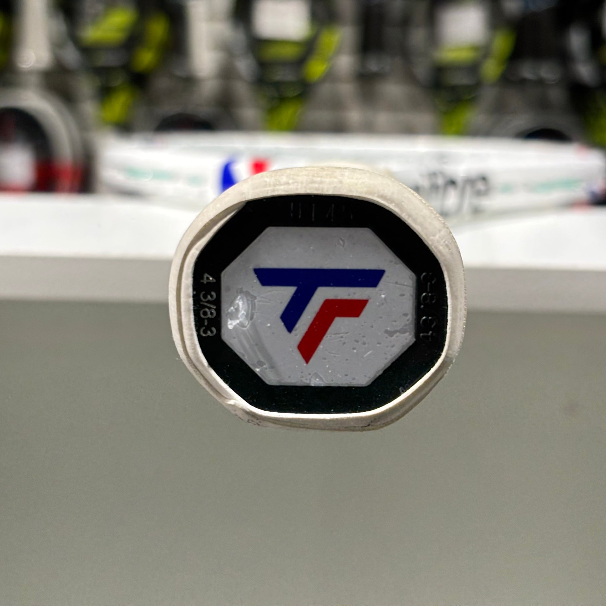 Tecnifibre T-Fight 305S grip 4 3/8 (Condition 9/10) 0209-4 - VuTennis.com