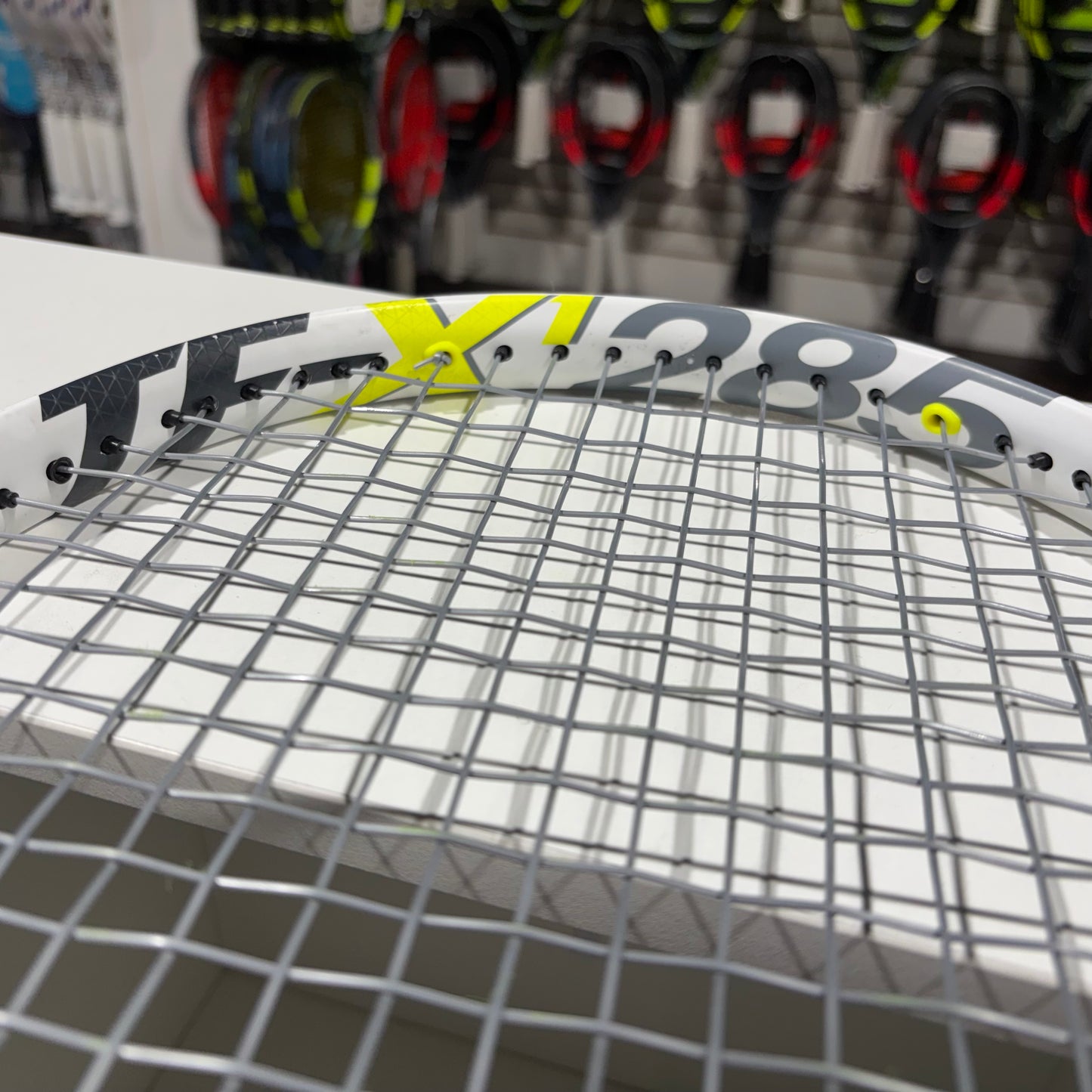 Tecnifibre TF-X1 285 gripsize 4 1/4 (Condition 9/10) 0609-07