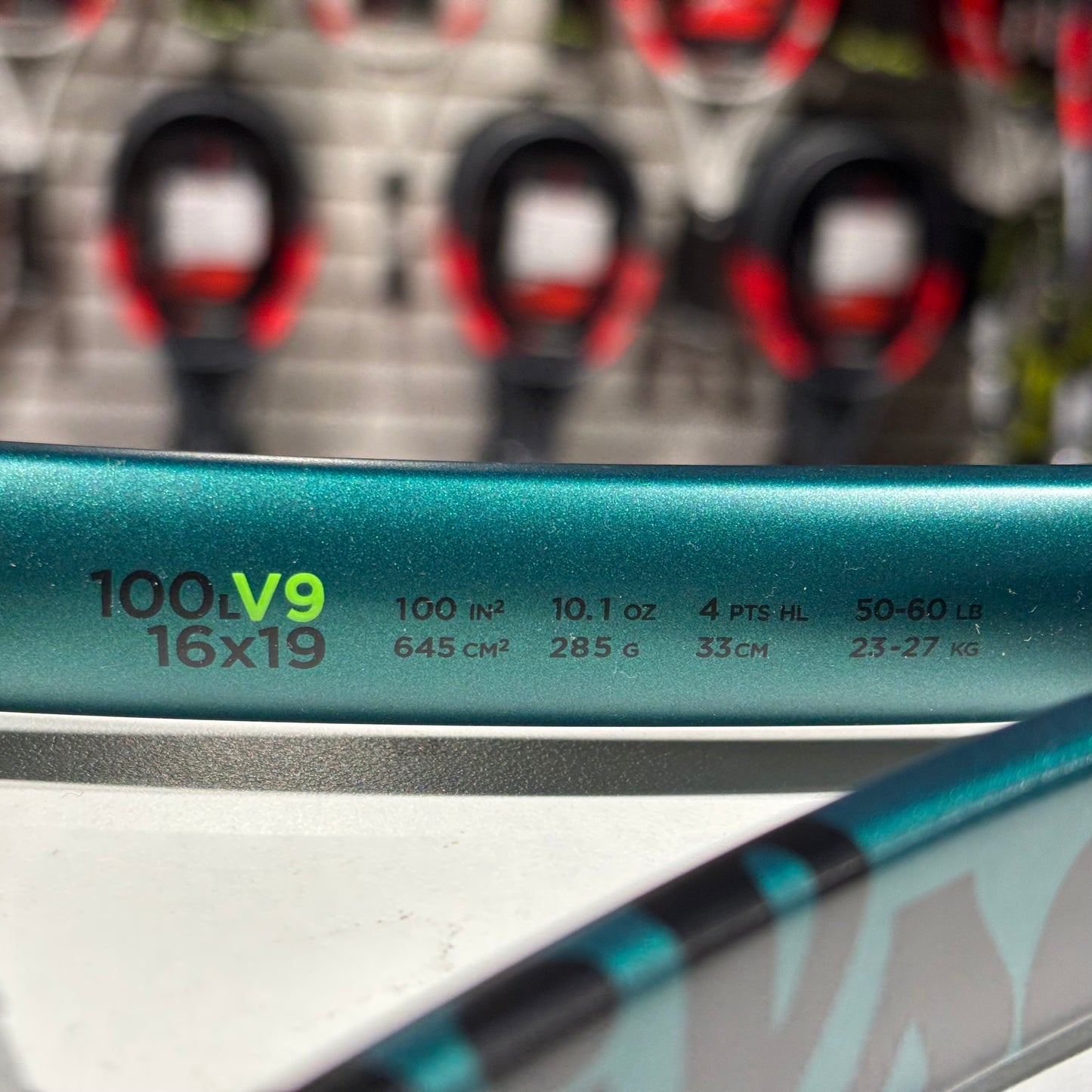 Wilson Blade 100L V9 gripsize 4 3/8 (Condition 9/10) 0203-4 - VuTennis.com