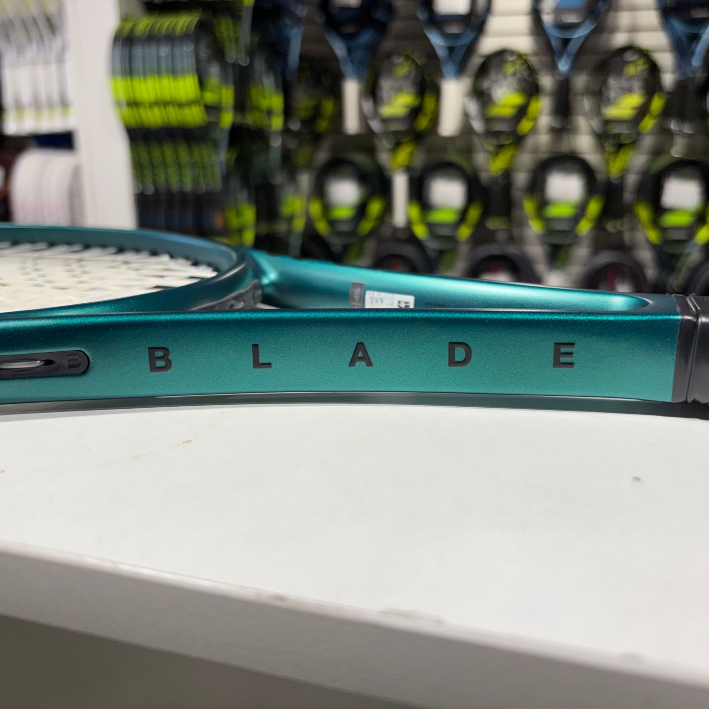 Wilson Blade 100UL V9 gripsize 4 1/4 (Condition 9/10) 0514-01