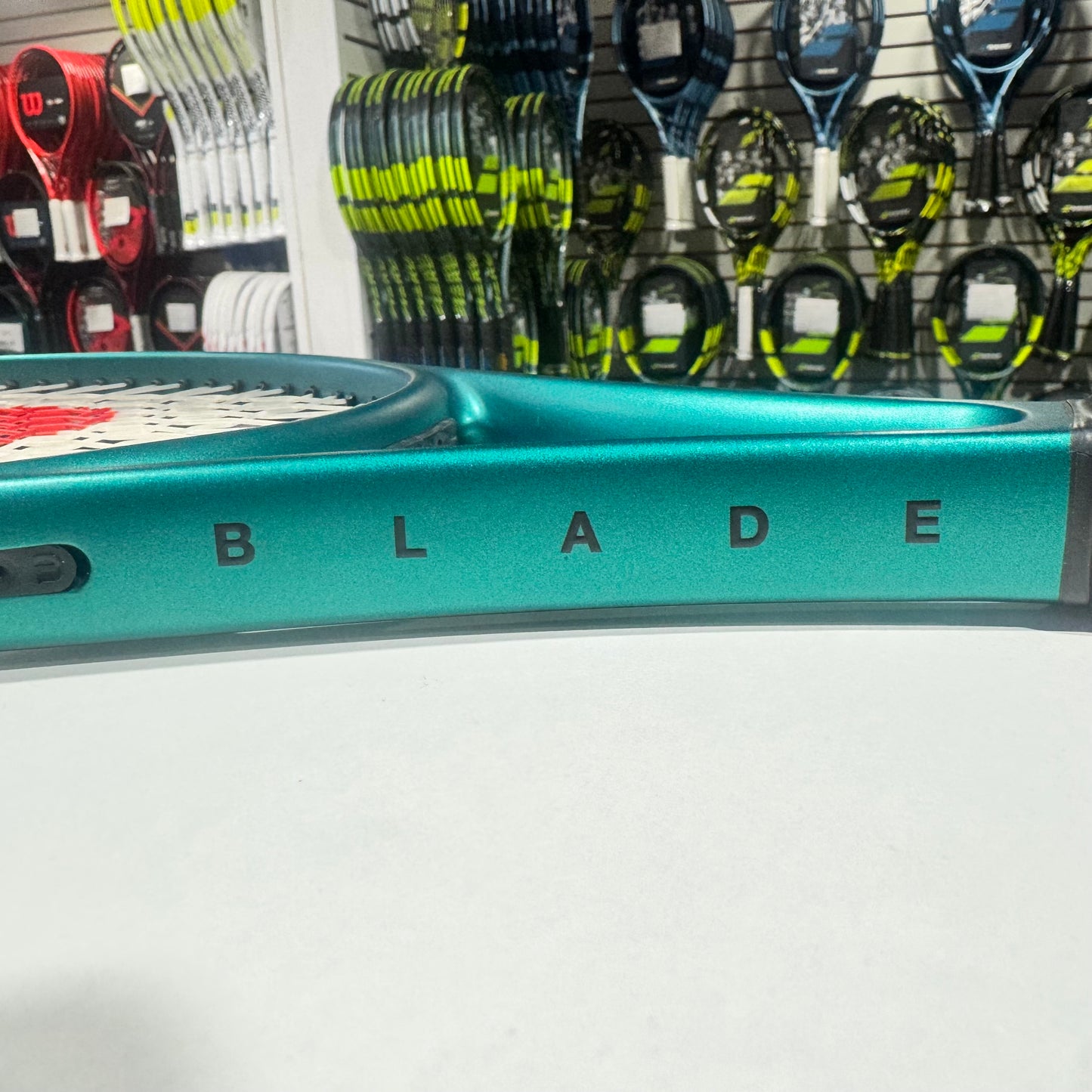 Wilson Blade v9 Junior 26" grip 4" (Condition 9.5/10) 0501-1