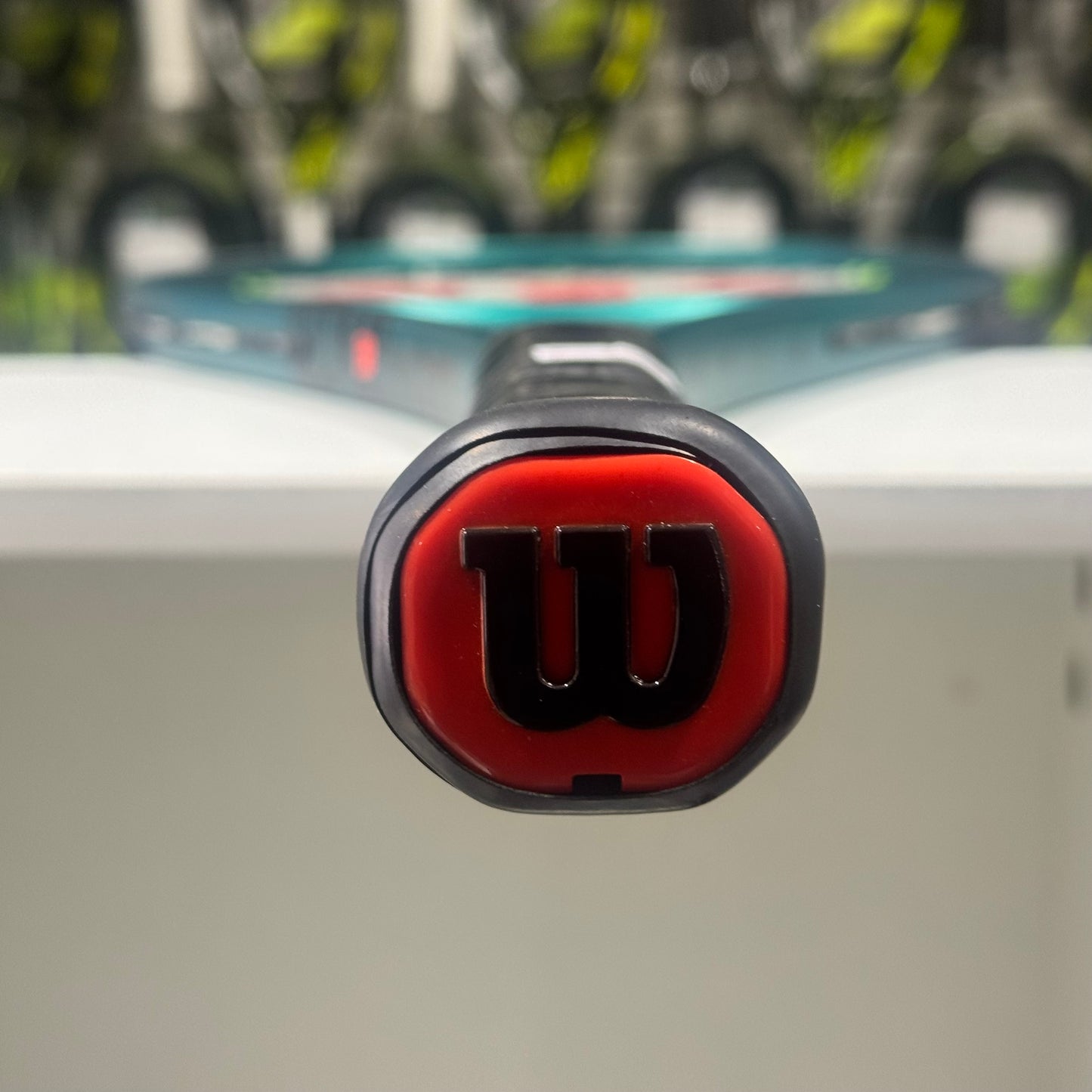 Wilson Blade v9 Junior 26" grip 4" (Condition 9.5/10) 0501-1