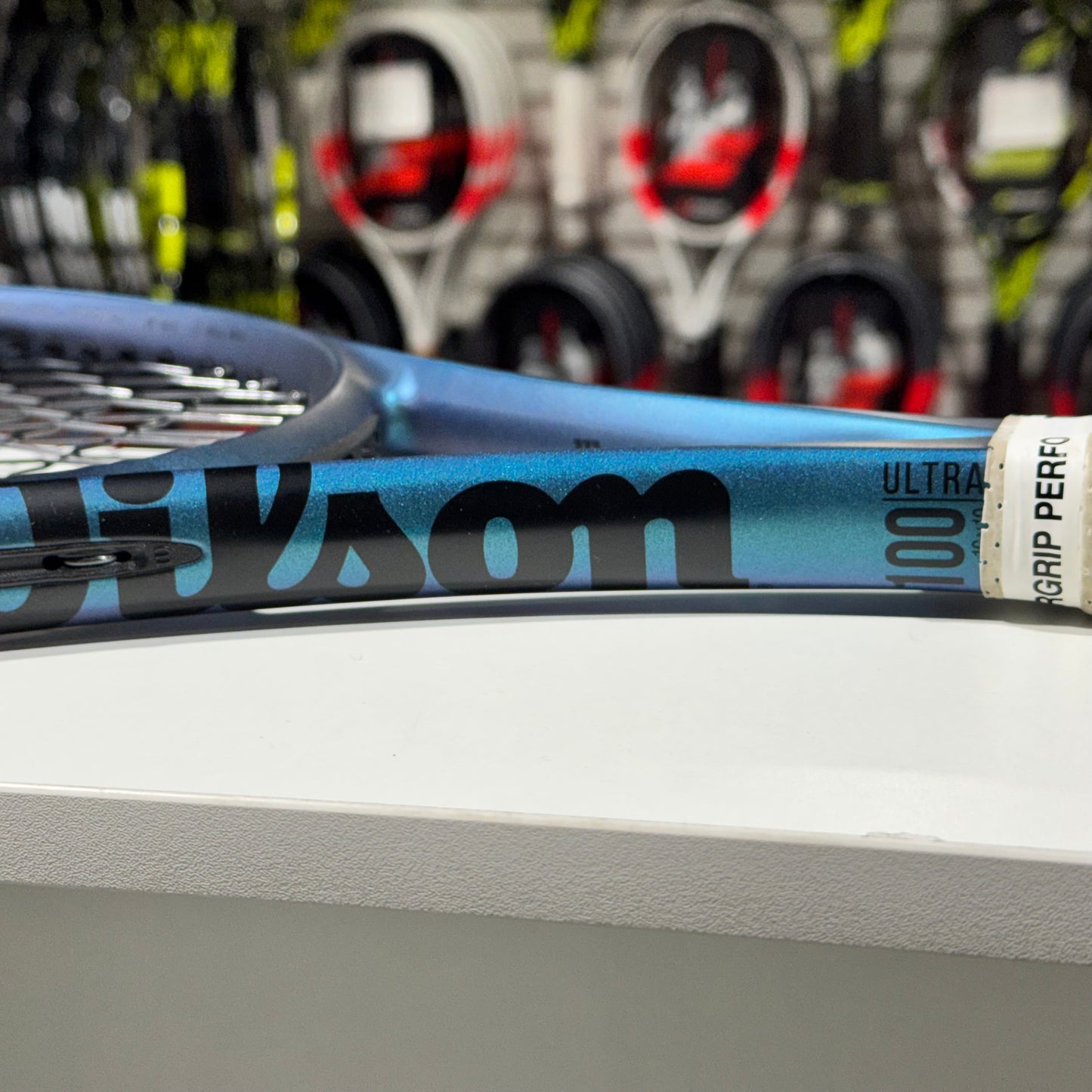 Wilson Ultra 100 V4 gripsize 4 3/8 (Condition 9/10) 1217-3