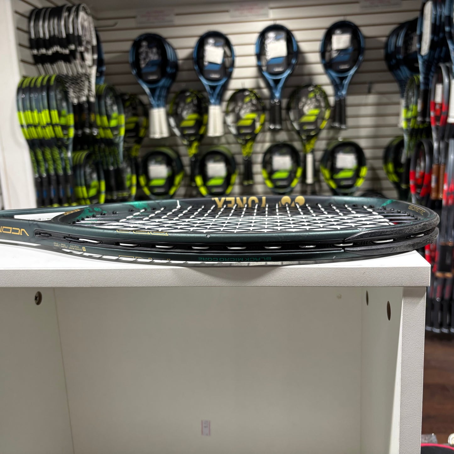 Yonex Vcore Pro 97 HG 330 grip 4 1/2 Japan (Condition 6/10) 0617